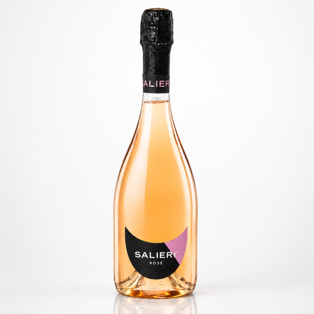 Fotografie de produs pe fundal alb - sticlă de prosecco pentru magazinul online Top Prosecco, realizată de Globestar Media Oradea