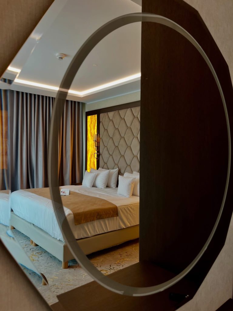 Fotografie comercială cameră Hotel President 5 stele Băile Felix - portofoliu Globestar Media Oradea