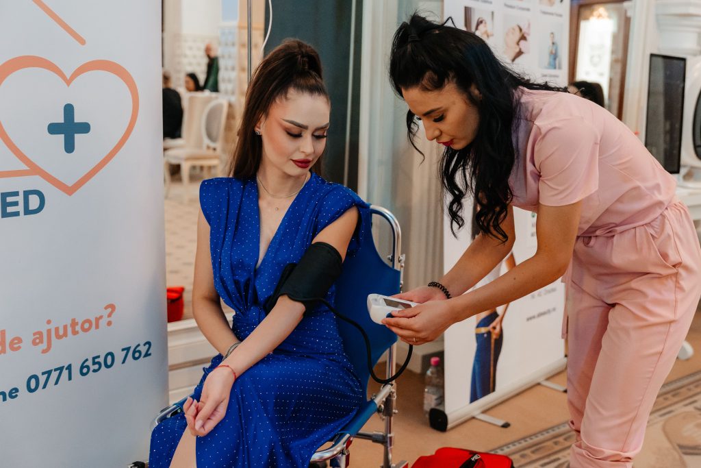 Glow Up Stand Clarimed cu personal medical la summitul organizat de Globestar Media
